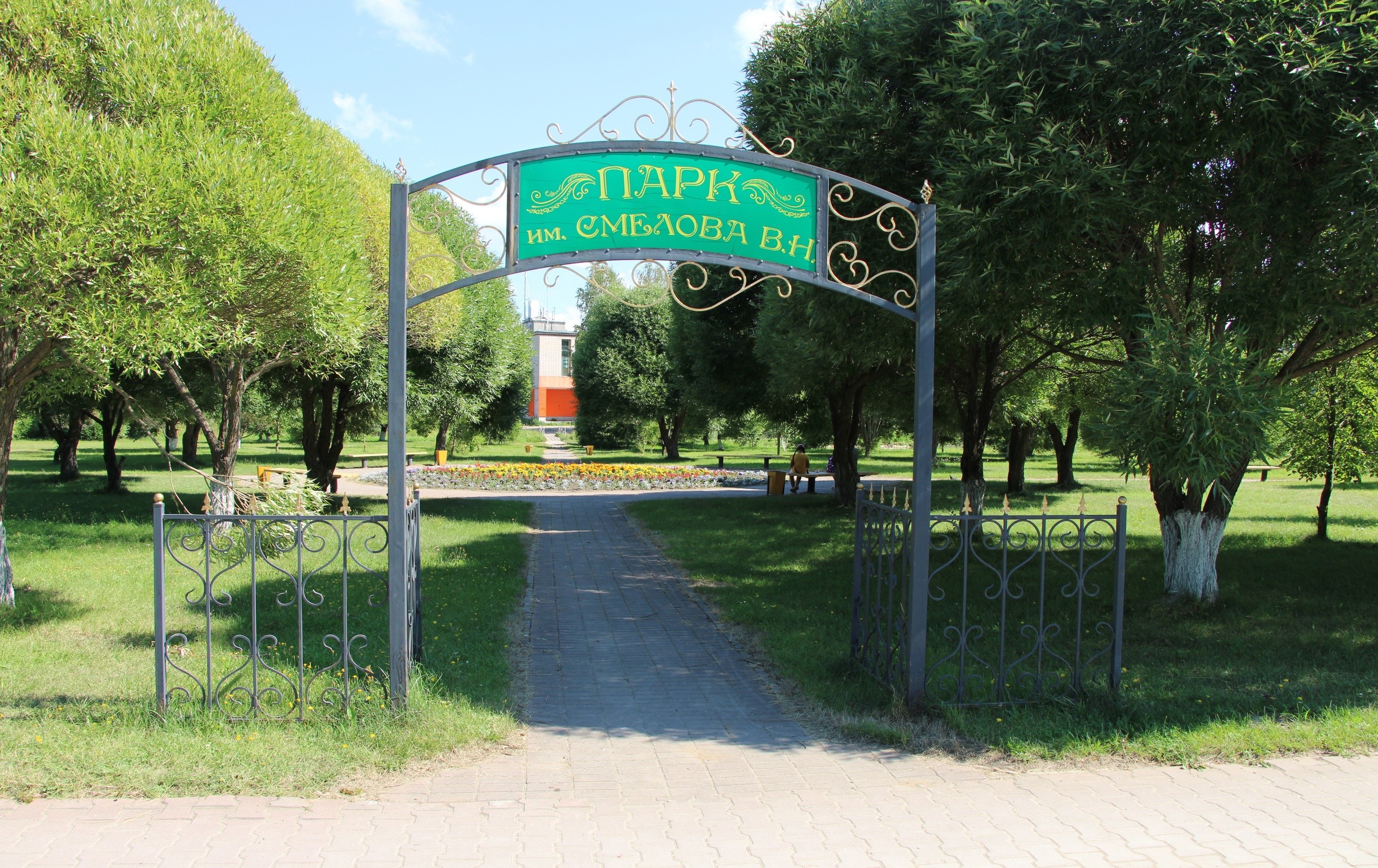 В устьянском парке В.Н. Смелова в этом году заменят скамейки.