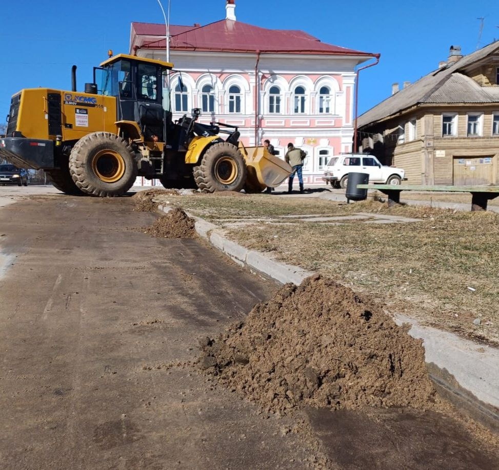 Песка на улицах Устья стало значительно меньше. Его выметают и вывозят.