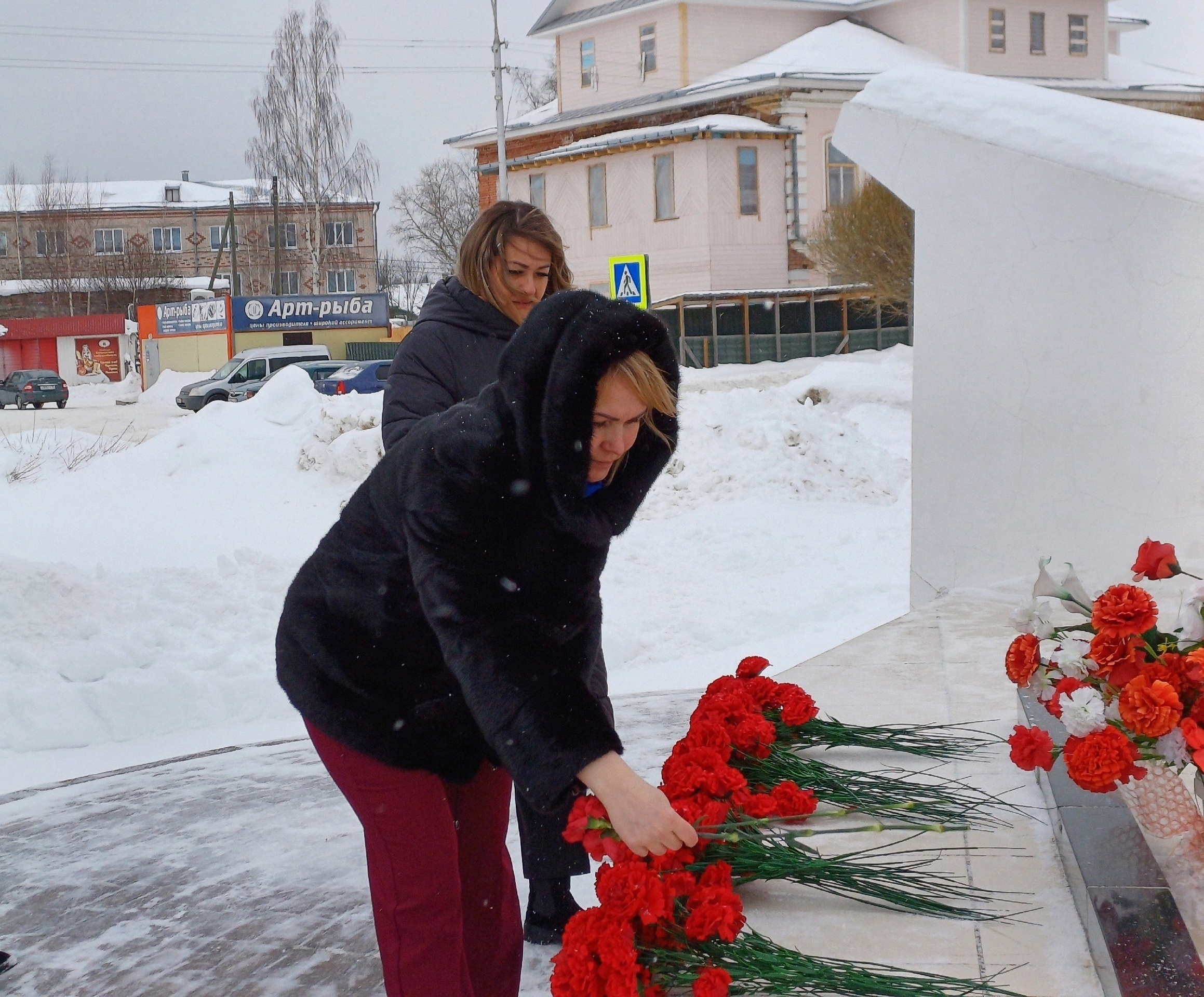 В День защитника Отечества усть-кубинцы по традиции приходят к мемориалам.