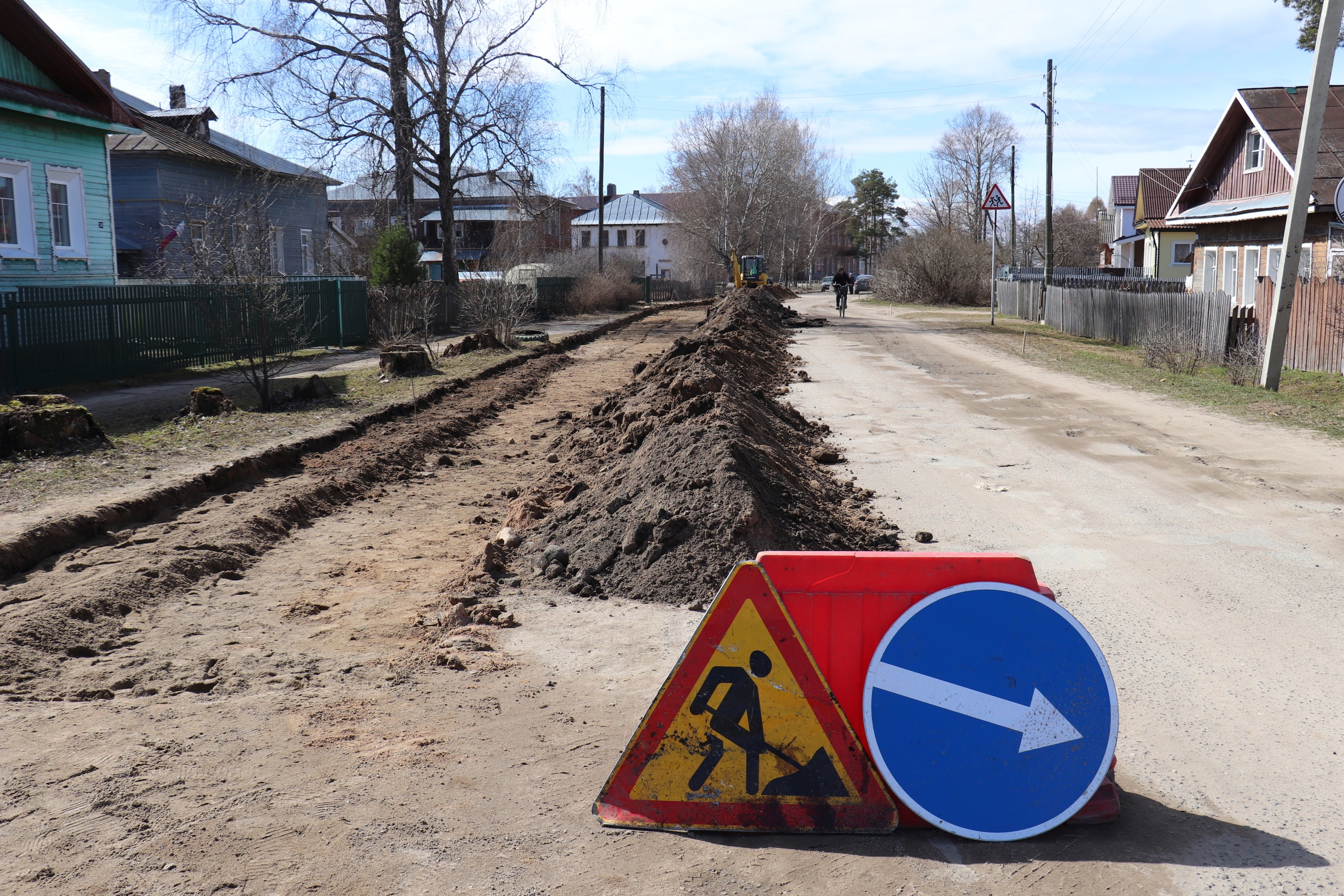 На улице Октябрьской в Устье начались дорожные работы.