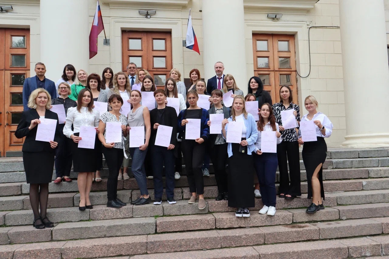 Специалисты Вологодского Росреестра успешно сдали экзамен на государственного регистратора прав.