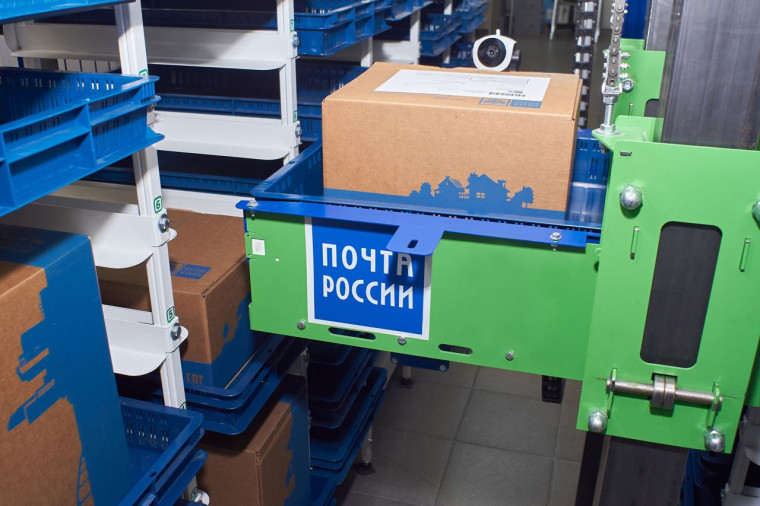Почта запустила первого в России робота для выдачи посылок. Почта запустила первого в России робота для выдачи посылок.