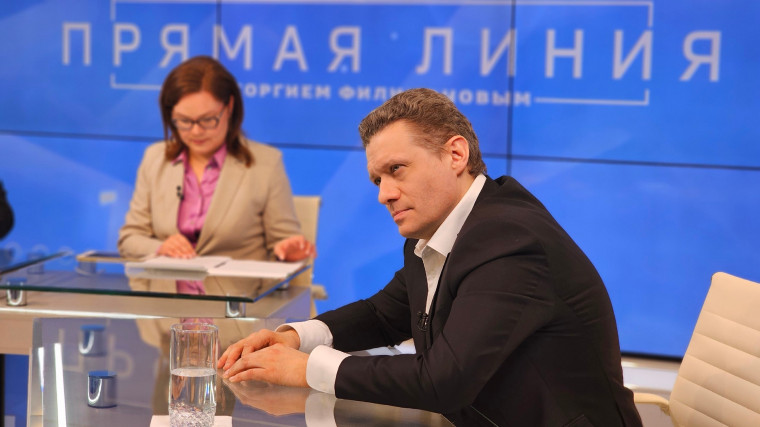 Трансляцию «Прямой линии» с врио губернатора Вологодской области в социальных сетях посмотрели более 100 тысяч зрителей. Трансляцию «Прямой линии» с врио губернатора Вологодской области в социальных сетях посмотрели более 100 тысяч зрителей.