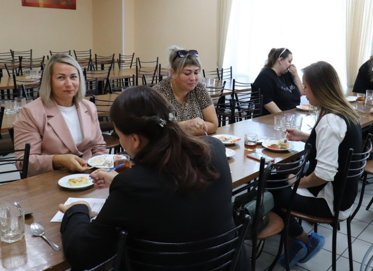 Школьное меню под контролем. Школьное меню под контролем.