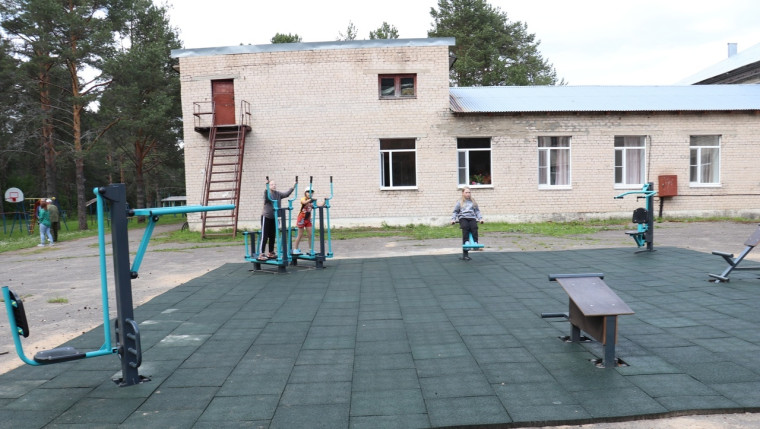 В Богородском рядом с Первомайской школой теперь есть спортивная площадка, небольшая, но функциональная. В Богородском рядом с Первомайской школой теперь есть спортивная площадка, небольшая, но функциональная.